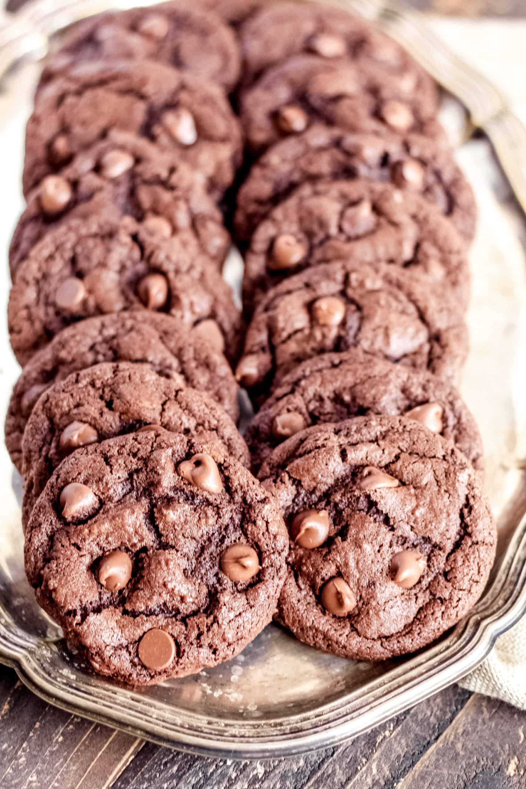 A close up of chocolate cookies
