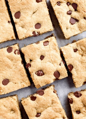 Close up of a bar with chocolate chips